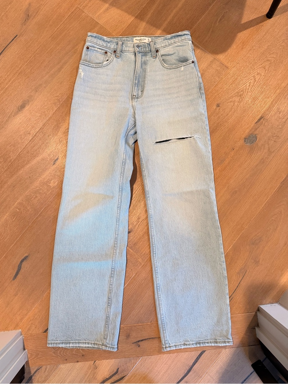Abercrombie 90’s Relaxed Jean High Rise | 27